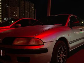 2000 Mitsubishi Carisma I Рестайлинг, серебристый, 230000 рублей, вид 2