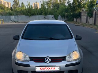 2004 Volkswagen Golf V, серебристый, 410000 рублей, вид 3