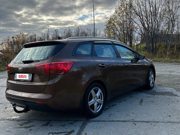 2017 Kia Ceed II Рестайлинг, коричневый, 1050000 рублей - вид 2