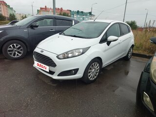 2015 Ford Fiesta Mk6 Рестайлинг, белый, 650000 рублей, вид 1