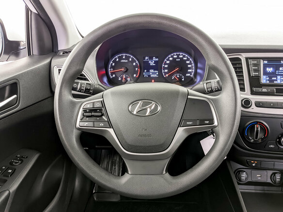 2022 Hyundai Solaris II Рестайлинг, белый, 1500000 рублей - вид 20