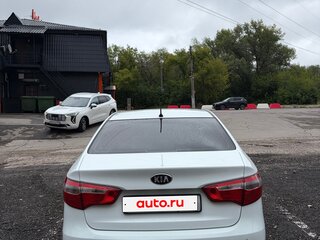 2014 Kia Rio 6-speed III, белый, 710000 рублей, вид 4