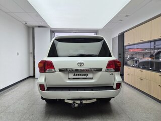 2015 Toyota Land Cruiser 200 Series Рестайлинг 1, белый, 5000000 рублей, вид 5
