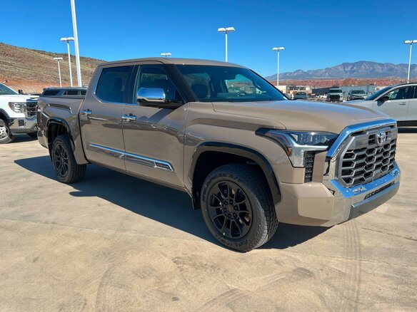 2026 Toyota Tundra CrewMax III, серый