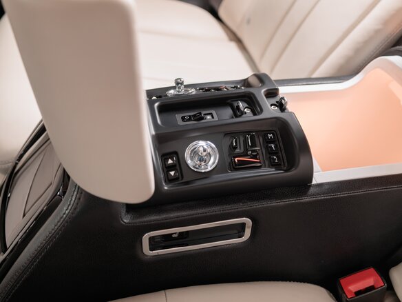 2013 Rolls-Royce Phantom VII Рестайлинг (Series II), чёрный - вид 30