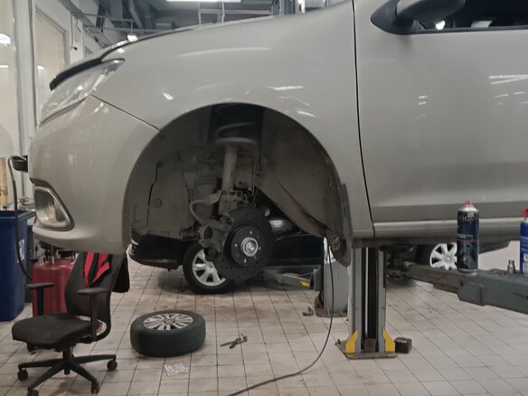 2014 Renault Logan II, бежевый, 570000 рублей - вид 8