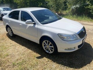 2012 Skoda Octavia II (A5) Рестайлинг, белый, 820000 рублей, вид 2