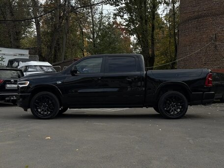 2026 Ram 1500 Crew Cab eTorque V Рестайлинг, чёрный, 11000000 рублей, вид 4