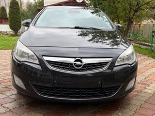 2010 Opel Astra J, чёрный, 550000 рублей, вид 4