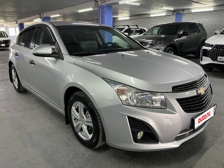 2014 Chevrolet Cruze I Рестайлинг, серебристый, 765000 рублей, вид 3