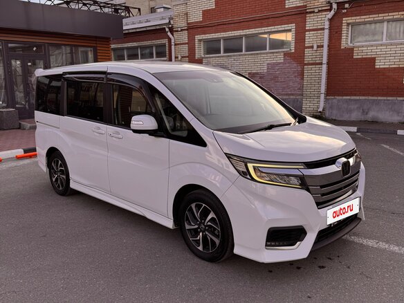 2018 Honda Stepwgn Spada V Рестайлинг, белый, 2100000 рублей - вид 1