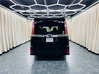 2017 Toyota Noah III (R80), чёрный, 2099999 рублей, вид 5