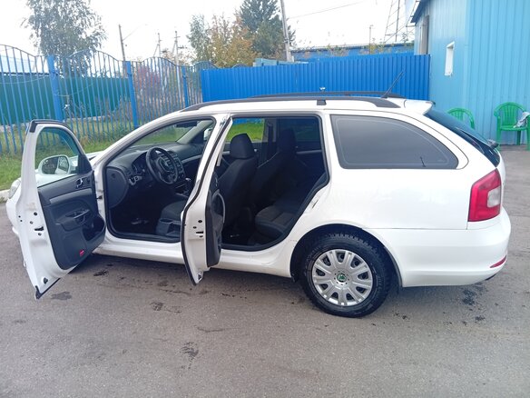 2012 Skoda Octavia II (A5) Рестайлинг, белый, 599999 рублей - вид 9
