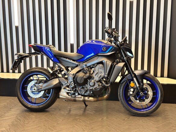 2024 Yamaha MT-09 (FZ-09), синий, 1340510 рублей - вид 1