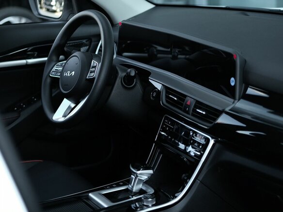 2026 Kia Seltos I Рестайлинг, белый - вид 12