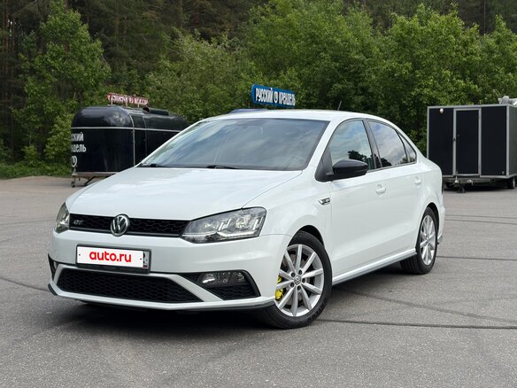 2018 Volkswagen Polo V Рестайлинг, белый, 1099000 рублей