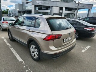 2021 Volkswagen Tiguan II Рестайлинг, коричневый, 2875000 рублей, вид 2