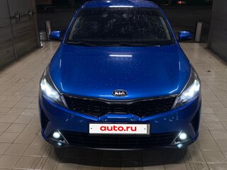 2021 Kia Rio IV Рестайлинг, синий, 1370000 рублей, вид 2