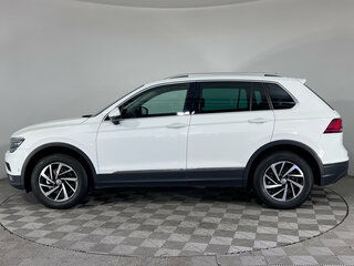 2018 Volkswagen Tiguan II, белый, 2190000 рублей, вид 4