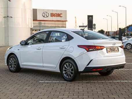 2020 Hyundai Solaris II Рестайлинг, белый, 1435000 рублей, вид 4