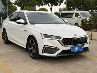 2021 Skoda Octavia IV (A8), белый, 1900000 рублей, вид 3