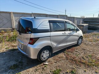 2010 Honda Freed Spike I Рестайлинг, серебристый, 1140000 рублей, вид 3