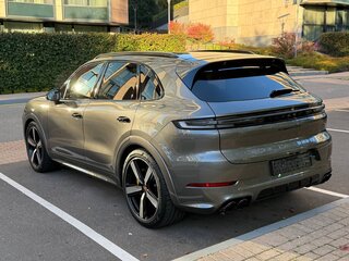 2026 Porsche Cayenne GTS III Рестайлинг, серый, 29000000 рублей, вид 3