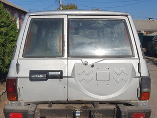 1990 Nissan Patrol IV (Y60), серебристый, 990000 рублей, вид 2
