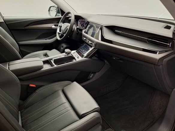 2026 Audi Q6 40 TFSI, чёрный, 7140000 рублей - вид 4