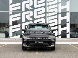 2017 Volkswagen Tiguan II, чёрный, 2299000 рублей, вид 3