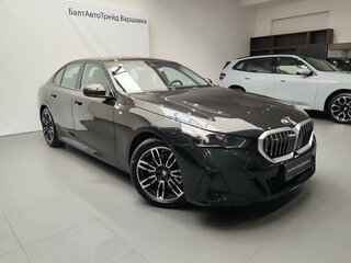 2024 BMW 5 серии 520i VIII (G60/G61/G68), чёрный, 6800000 рублей, вид 2