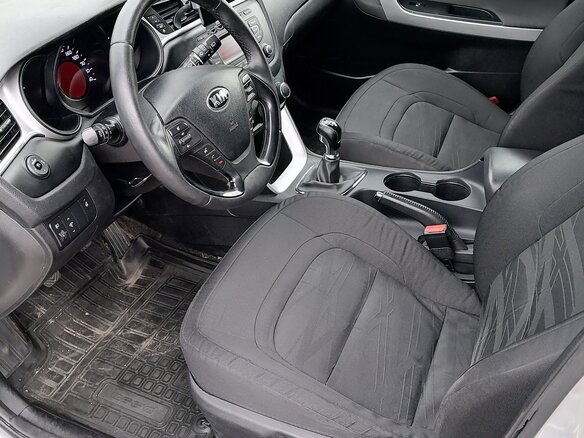 2017 Kia Ceed II Рестайлинг, серебристый, 990000 рублей - вид 5