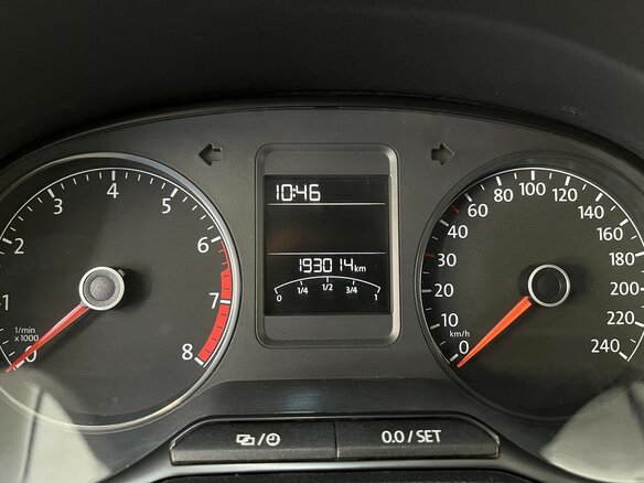 2017 Volkswagen Polo V Рестайлинг, серебристый, 933910 рублей - вид 9