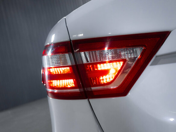 2019 Lada (ВАЗ) Vesta I, белый, 779900 рублей - вид 9