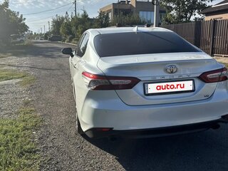 2021 Toyota Camry VIII (XV70), белый, 3350000 рублей, вид 3