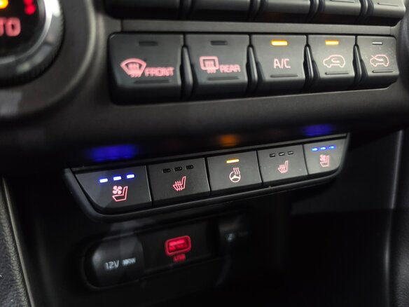 2021 Kia Sportage IV Рестайлинг, белый, 1859000 рублей - вид 13