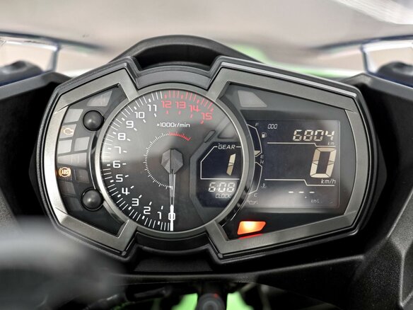 2024 Kawasaki Ninja 400, чёрный, 677000 рублей - вид 8
