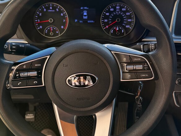 2019 Kia Optima IV Рестайлинг, белый, 1950000 рублей - вид 3