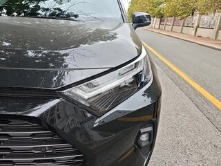 2024 Toyota RAV4 V (XA50), чёрный, 4023297 рублей, вид 4