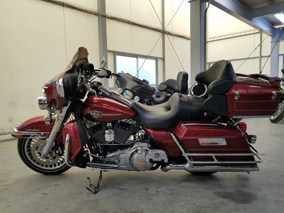 2009 Harley-Davidson Electra Glide, красный, 925000 рублей