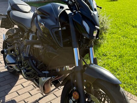 2024 Yamaha MT-07 (FZ-07), чёрный, 1165000 рублей, вид 3