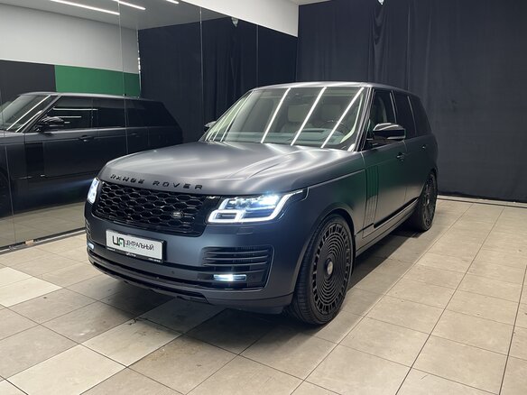 2021 Land Rover Range Rover IV Рестайлинг, серый, 11050000 рублей - вид 2