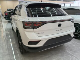 2025 Volkswagen T-Roc I Рестайлинг, белый, 1500000 рублей, вид 3