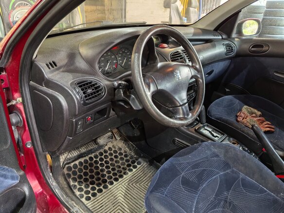 2001 Peugeot 206, красный - вид 6