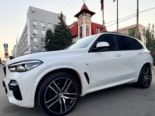 2019 BMW X5 40i IV (G05/G18), белый, 7070000 рублей, вид 1
