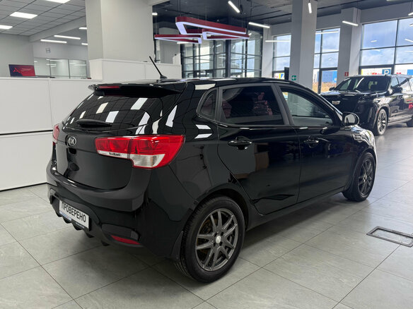 2016 Kia Rio III Рестайлинг, чёрный, 930000 рублей - вид 5