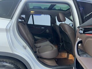 2022 BMW X1 28i sDrive II (F48) Рестайлинг, белый, 2800000 рублей, вид 3