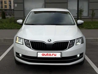 2017 Skoda Octavia III (A7) Рестайлинг, белый, 1400000 рублей, вид 1