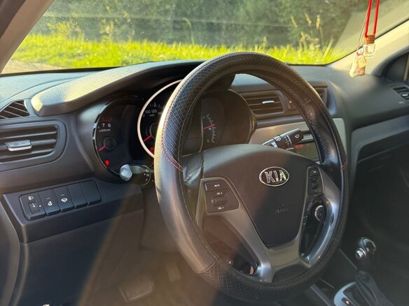 2016 Kia Rio III Рестайлинг, чёрный, 1000000 рублей - вид 2