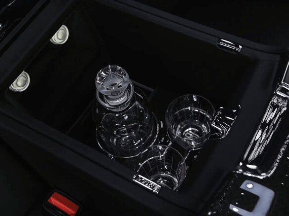 2025 Rolls-Royce Cullinan Black Badge I Рестайлинг (Series II), чёрный - вид 29